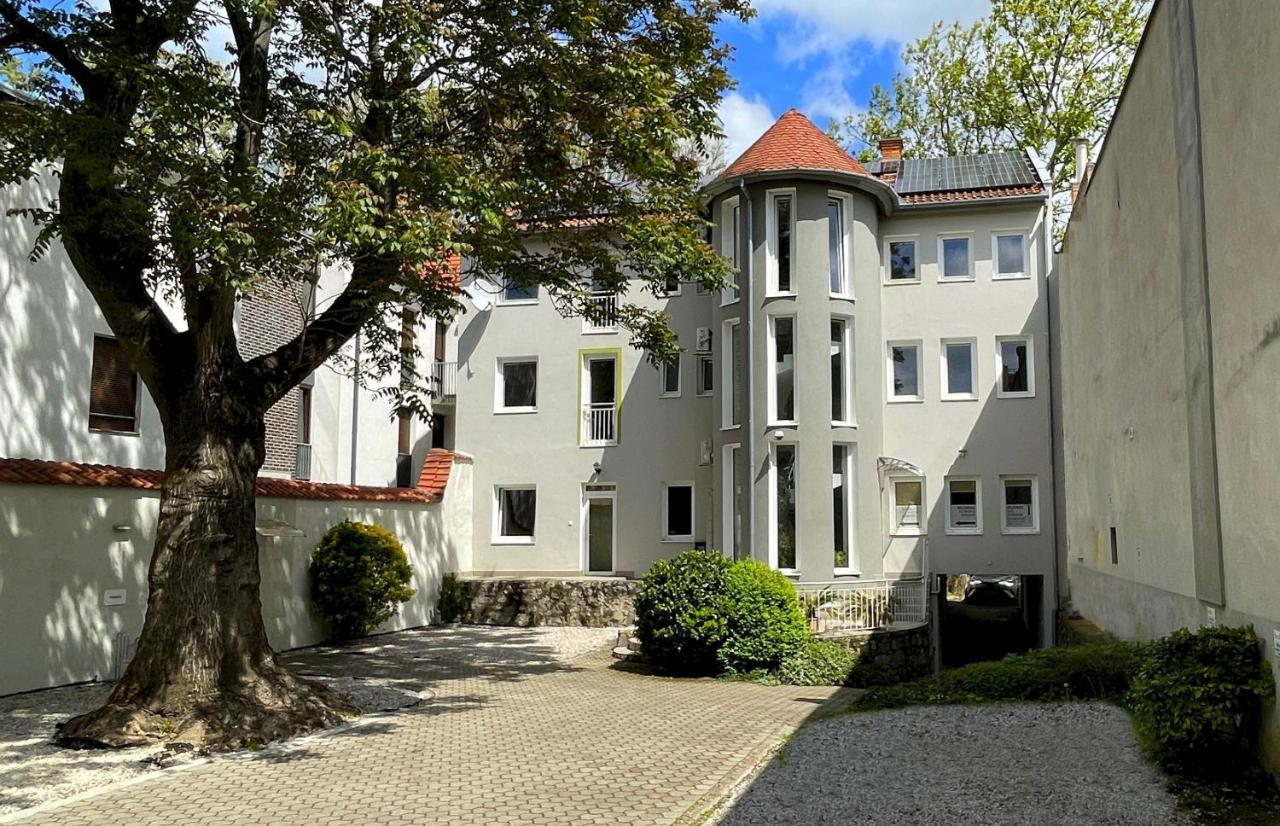 Benevia Apartments Pécs Zewnętrze zdjęcie